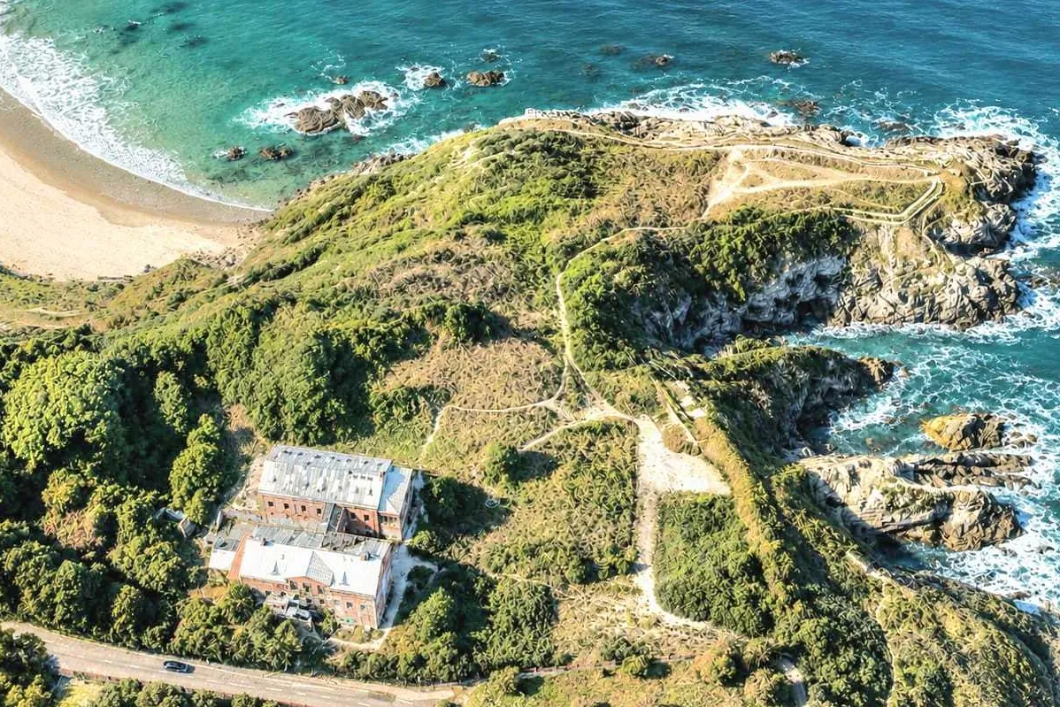 La familia Loya pone a la venta la histórica Casona de Arnao en Asturias