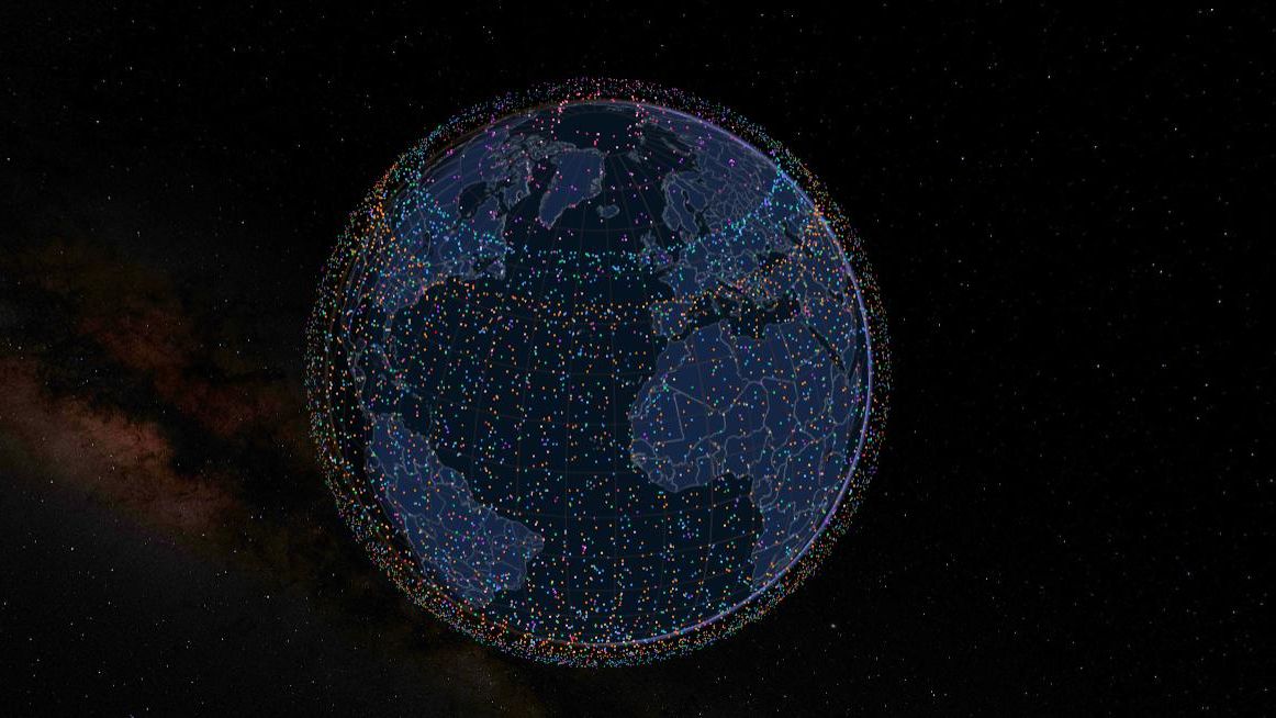 La NASA alerta: sus telescopios podrían quedar inservibles por una saturación de 2 millones de satélites que orbitan la Tierra