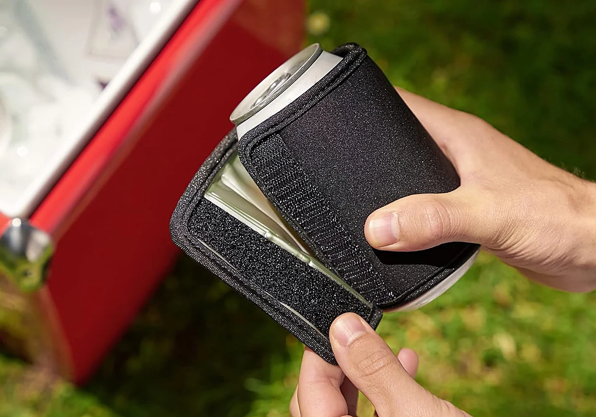 Latas y bebidas siempre frías con estos prácticos enfriadores portátiles
