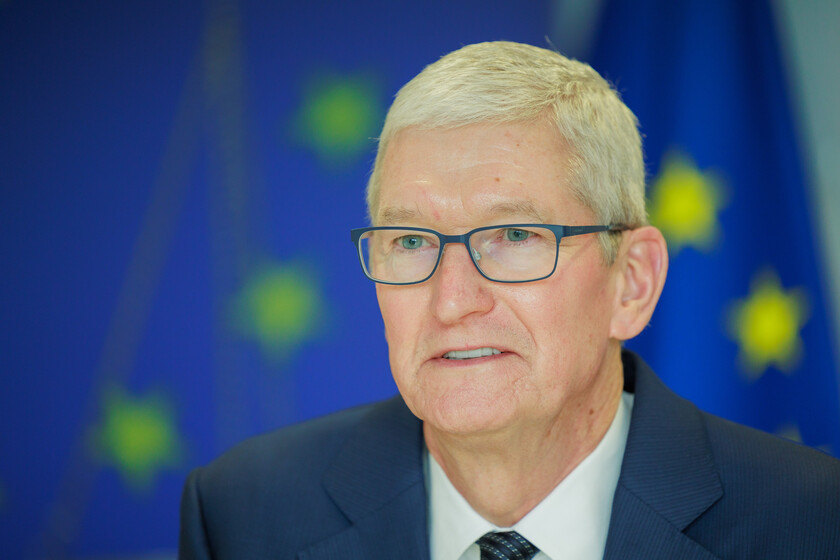 “Es insostenible”: Tim Cook avisa de que el impacto de la IA provocará subidas en los precios de los iPhone