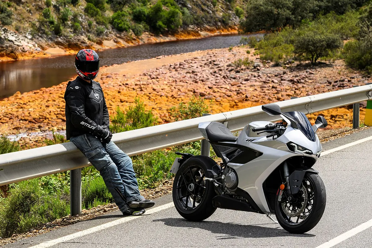 Norton se ve forzada a encarecer la Manx R... sólo en España