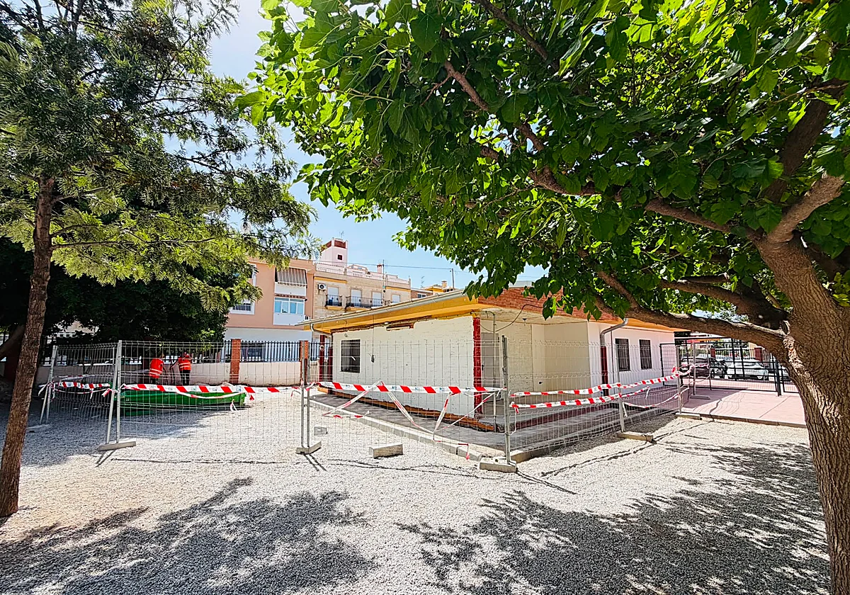 Vélez-Málaga ultima las mejoras en el colegio Villar Palasí con una inversión de 57.548 euros