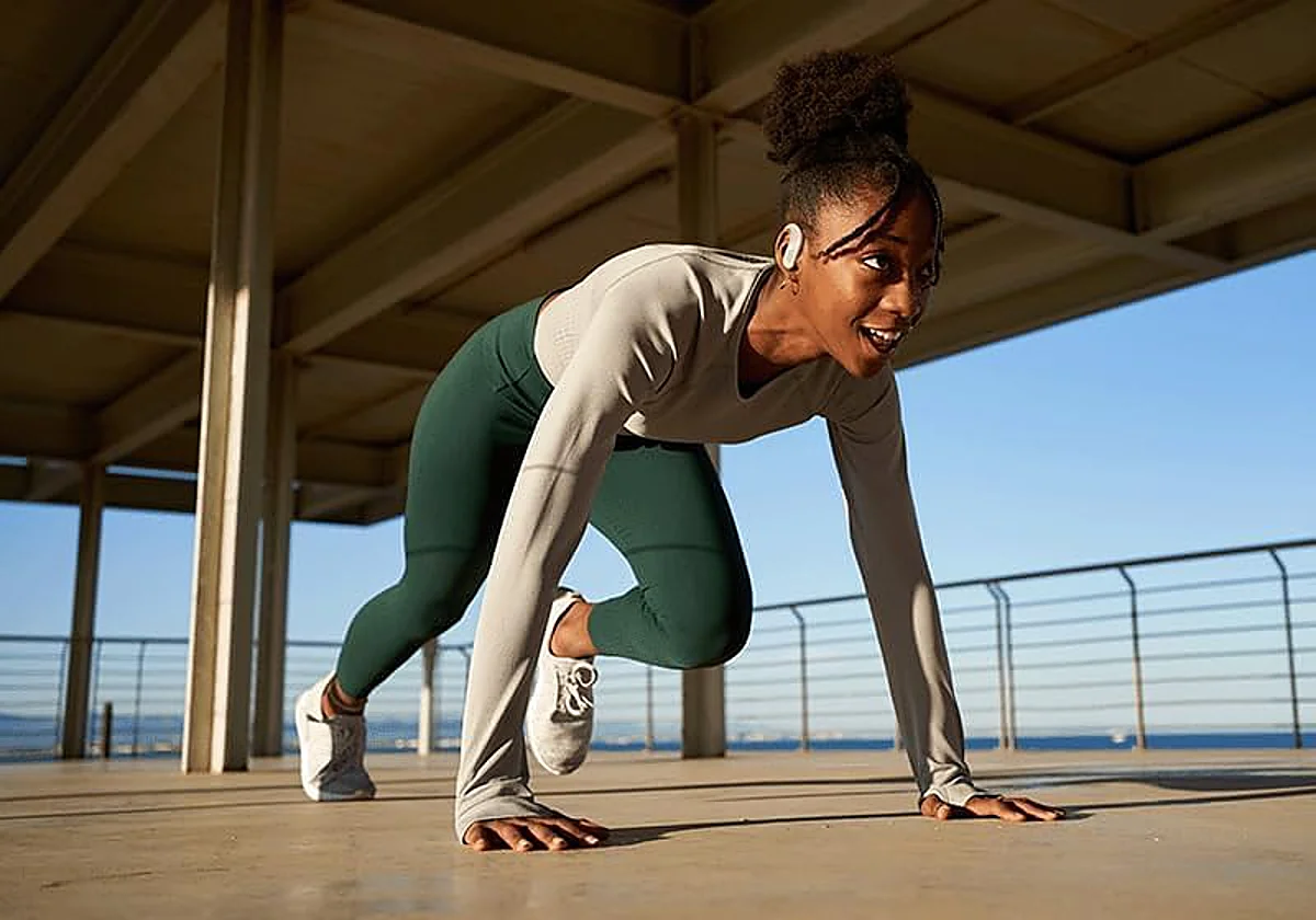 Los auriculares JBL Endurance Peak 3 son ideales para tus entrenamientos por su autonomía y resistencia