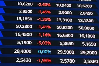 Las empresas frenadas en el Ibex elevan su autocartera