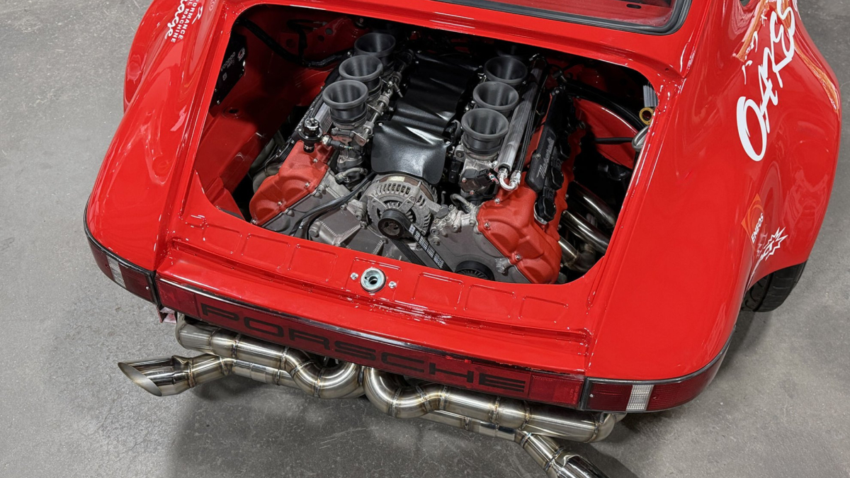 'Sacrilegio' sobre ruedas: pone un motor Ferrari a un Porsche 911 y lo llama "Porrari"