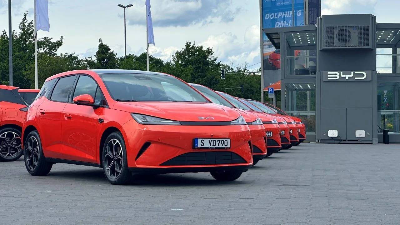 Europa golpea otra vez a China: los híbridos enchufables tendrán también aranceles adicionales