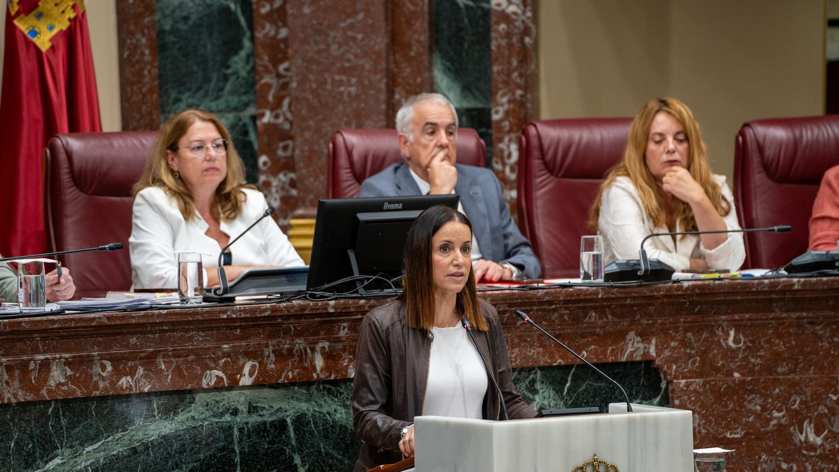 La consejera de Salud de Murcia afirma que no hay pacientes con prótesis caducadas de la trama y el PSOE estalla: "Usted miente"