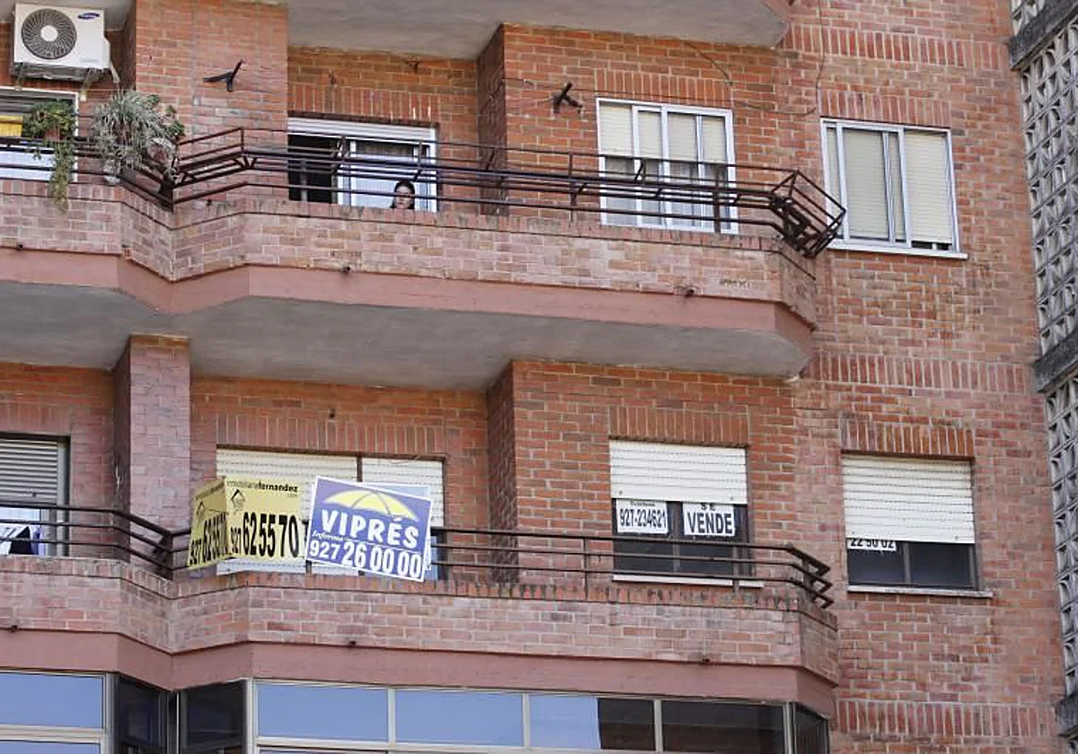 La compraventa de vivienda cede un 1,8% y acumula cuatro meses de descensos