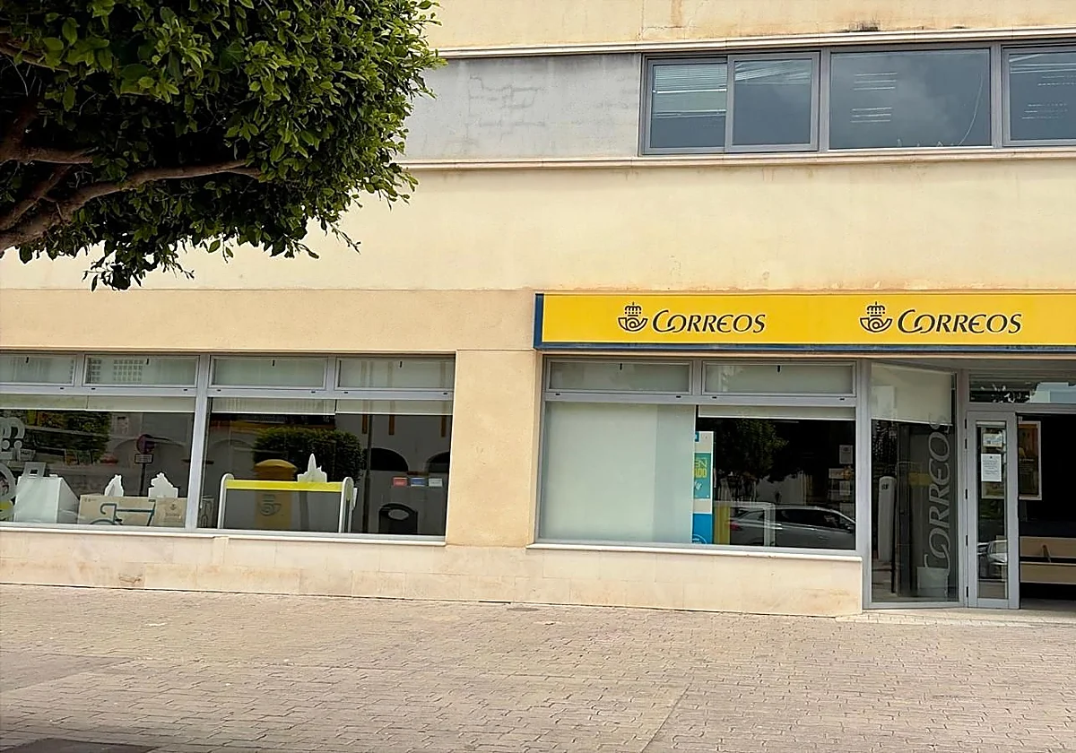 El alcalde de Rincón de la Victoria exige a Correos que no cierre la oficina de La Cala del Moral