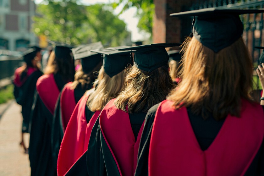 Pensábamos que salir de la universidad y ponerse a trabajar "de lo tuyo" era imposible: la clave es saber qué estudiar