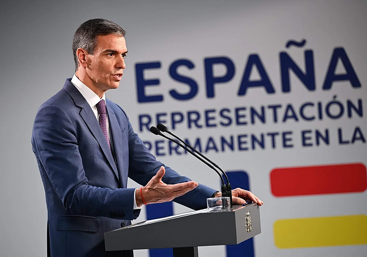 Sánchez disculpa a Zapatero: «Uno recibe regalos de los que no tiene constancia hasta que llega a Madrid»