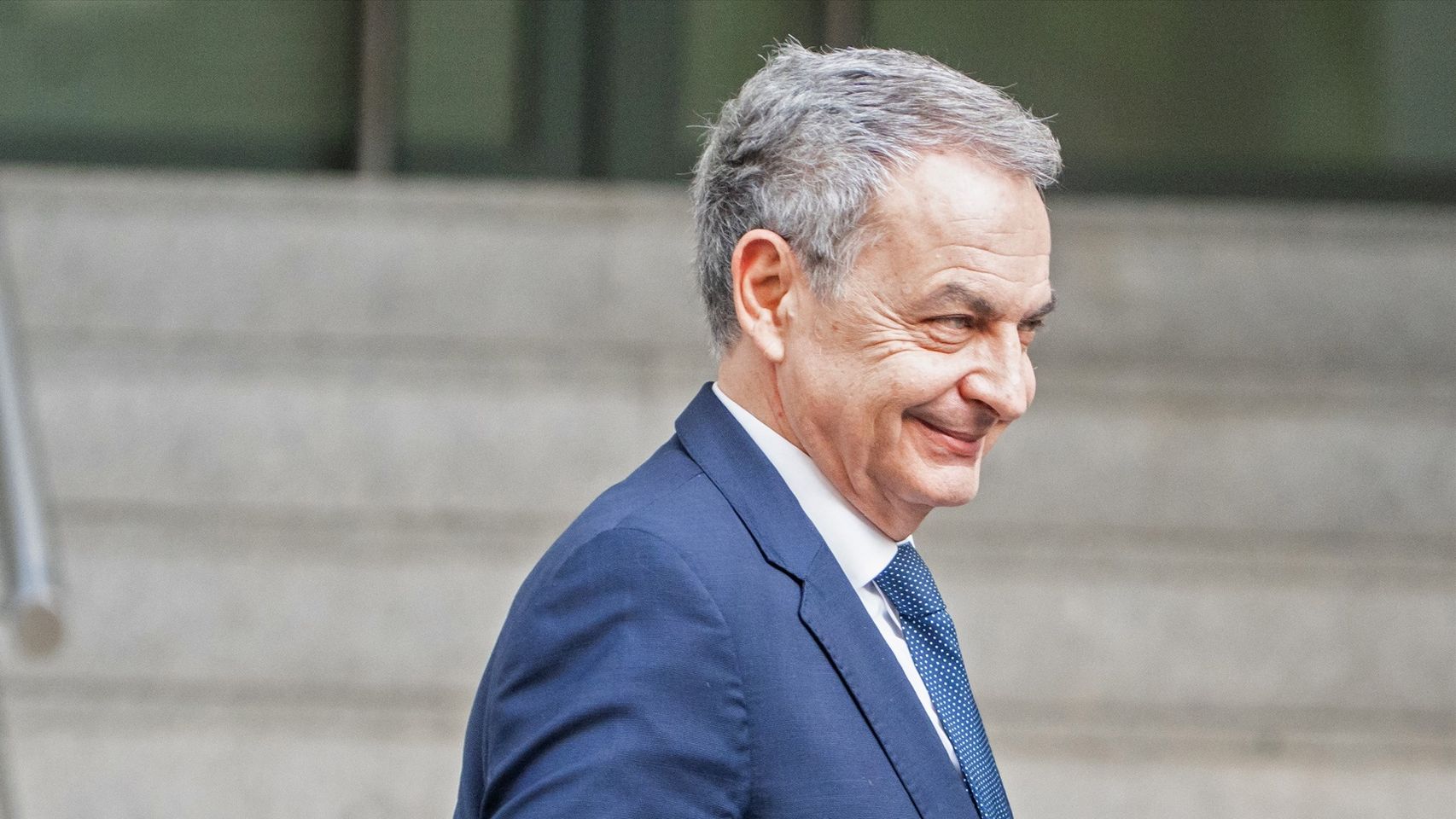 El PSOE se debate entre el temor a justificar un delito y la fe en Sánchez y Zapatero: "Si el 'jefe' le apoya por algo será"