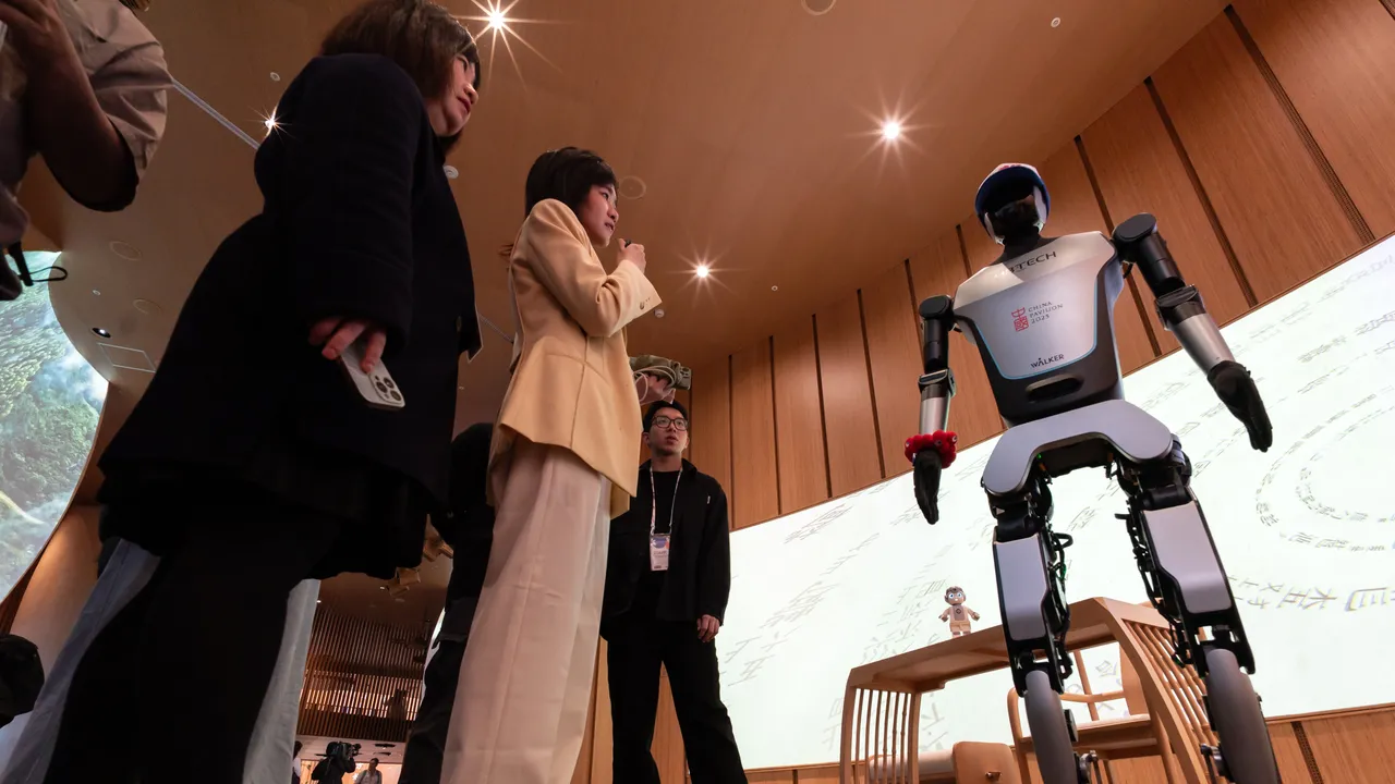 El primer robot humanoide diseñado para acompañarte, divertirte (y enamorarte)