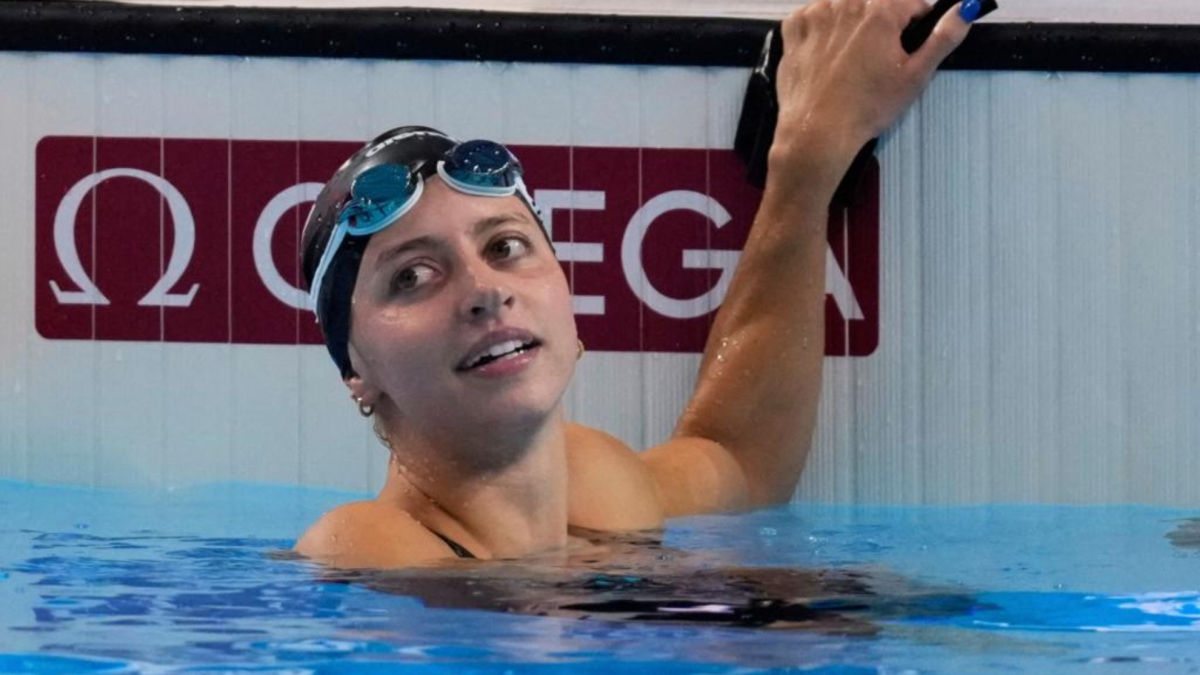 Kate Douglass bate el récord del mundo de los 50 libre
