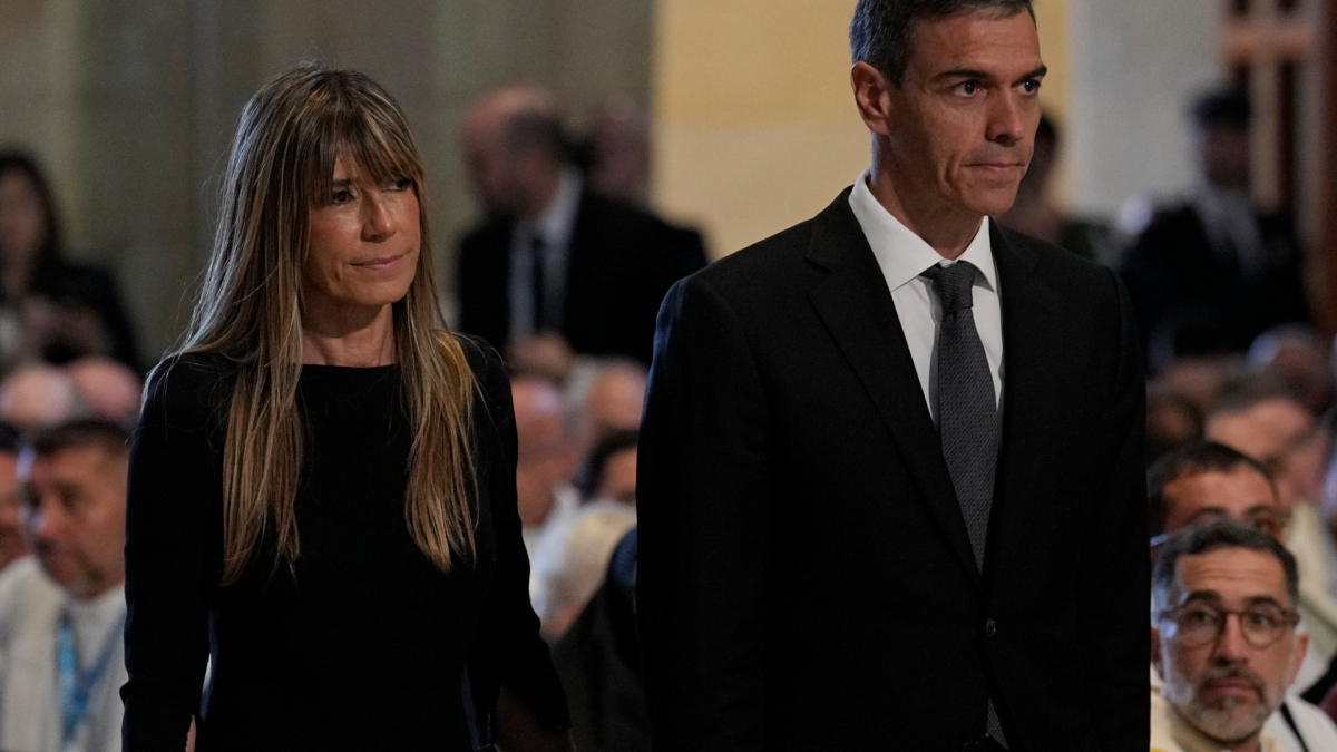 El juez Peinado le retira el pasaporte a Begoña Gómez y le impide salir del país