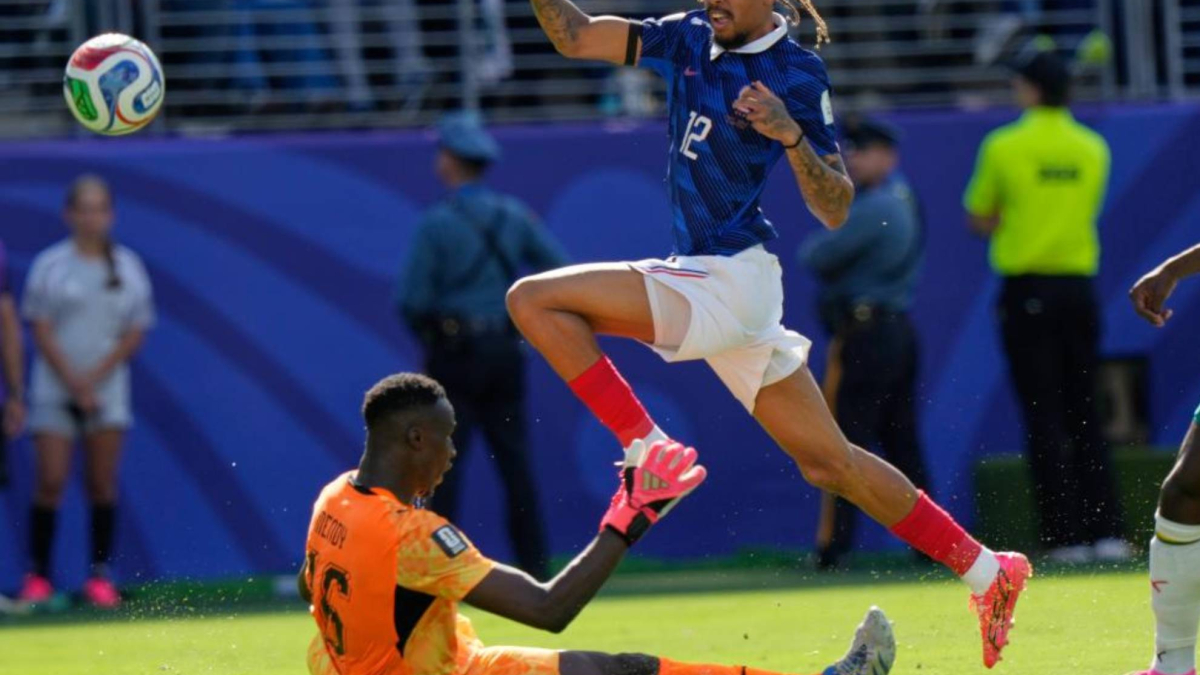 Barcola tiene premio con Francia