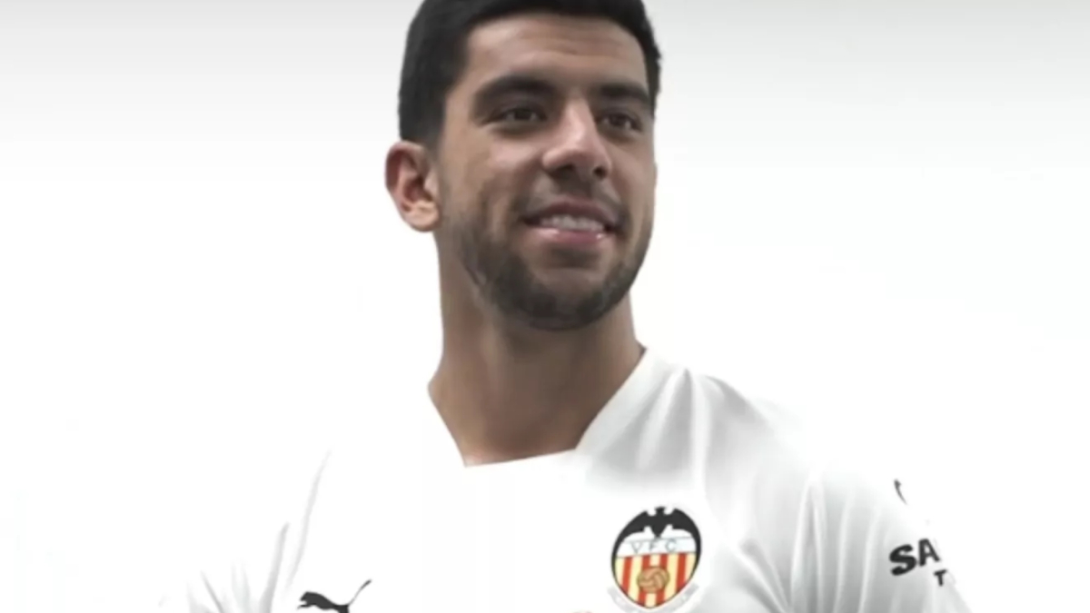 Cenk, la dura 'operación salida' del Valencia: ni por dos millones