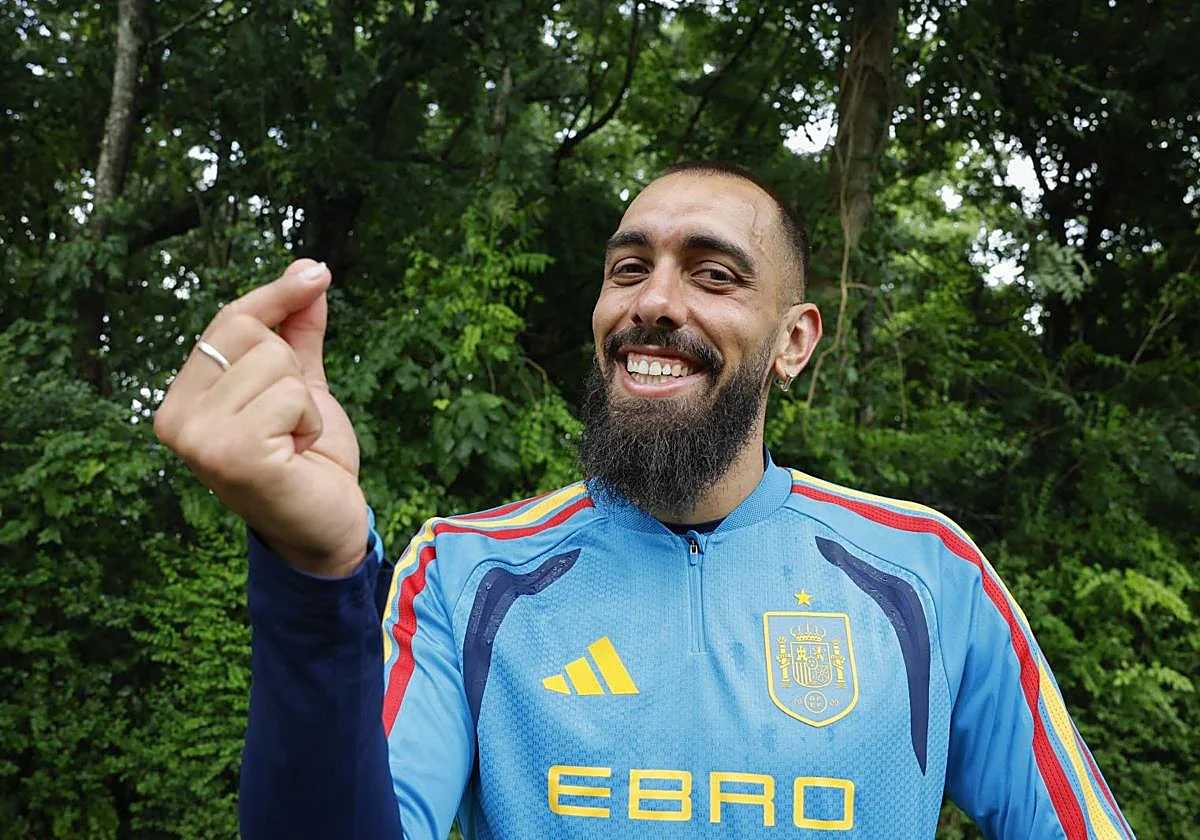 Borja Iglesias se toma con humor que no le dejaran entrar en el hotel: «Le ha pasado a más jugadores»
