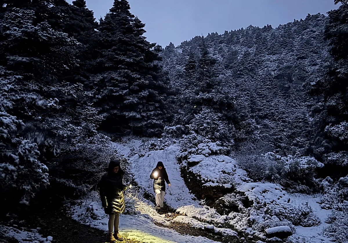 Una sucesión de borrascas deja nieve en las montañas y frío en las costas de Málaga