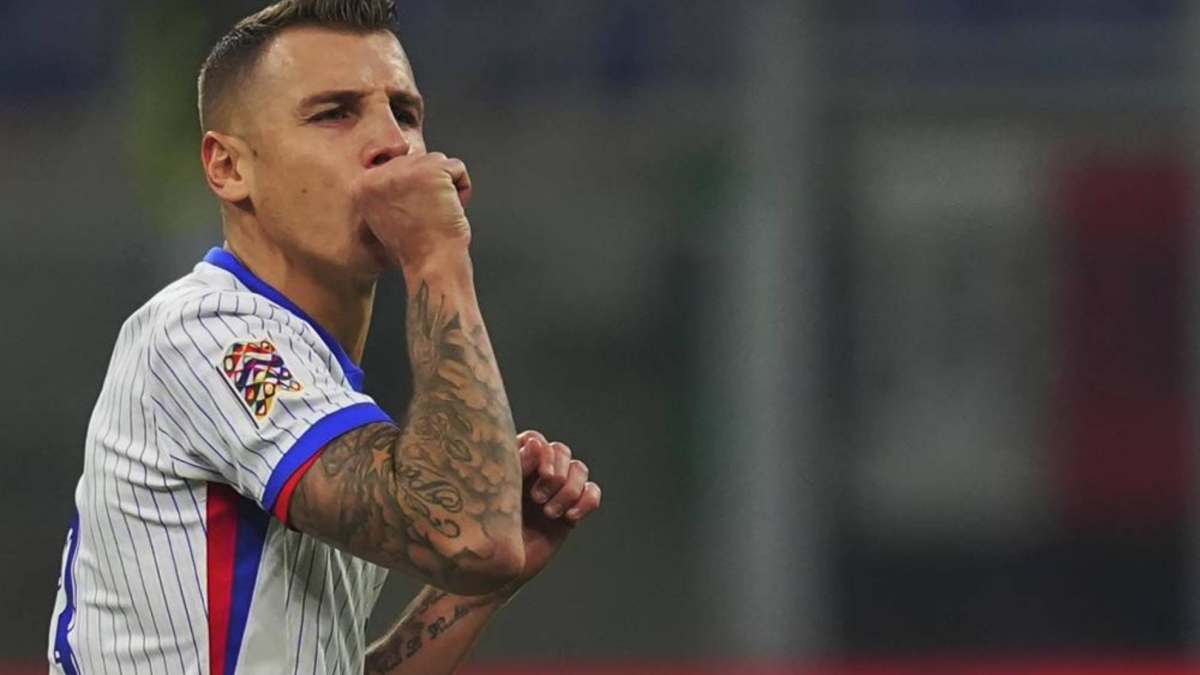 Digne: "La expulsión por taparse la boca para insultar me parece bien"