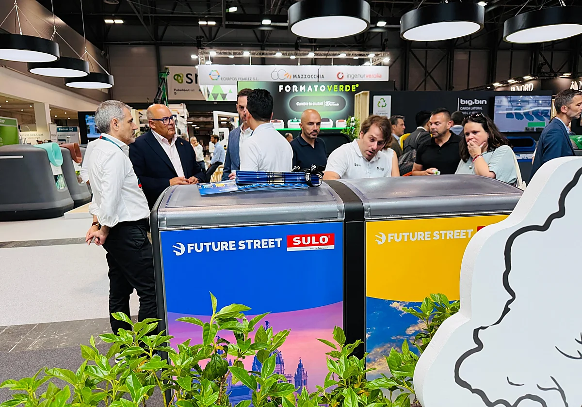 Vélez-Málaga is to install solar-powered litter bins and secure cycle racks