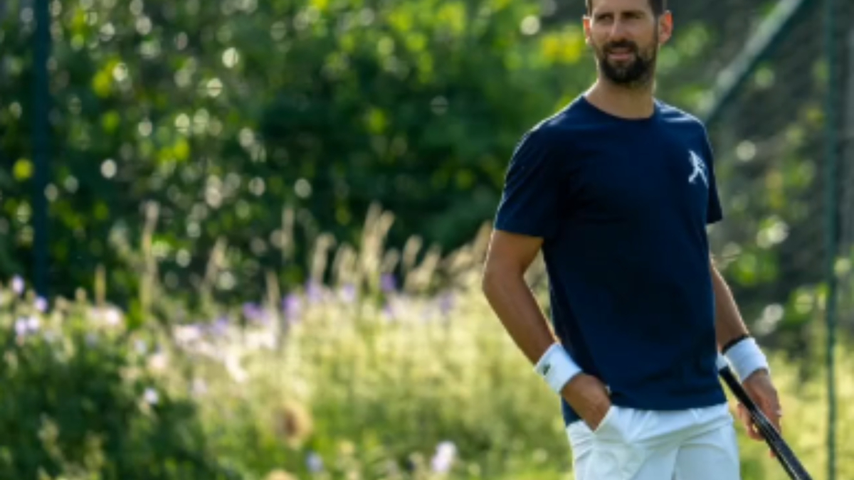 Djokovic y Sinner enseñan sus cartas y entrenan en Wimbledon a ocho días para iniciarse el grande de la hierba