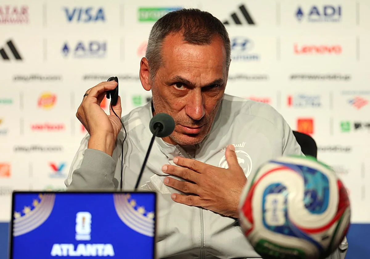 El enfado del seleccionador saudí: «¿Crees que me van a despedir por jugar con un 5-4-1?»