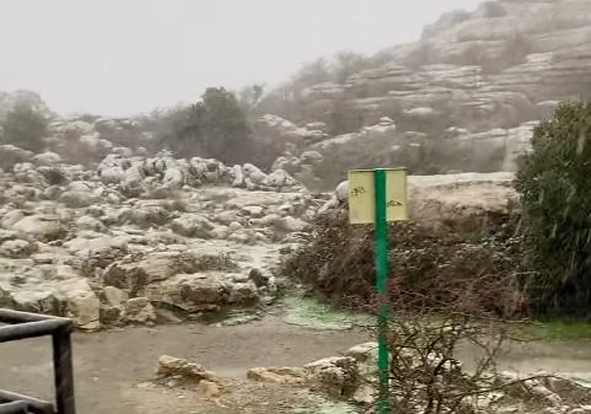 Unwetter bedeckte El Torcal mit einer Schneedecke und hinterließ am Sonntag mehr als 20 Liter Niederschlag in der Provinz Málaga