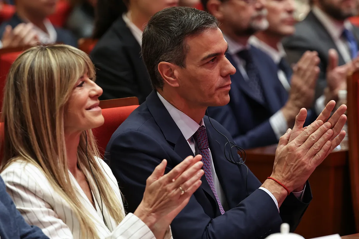 El juez Peinado cita este miércoles a Begoña Gómez para que entregue el pasaporte