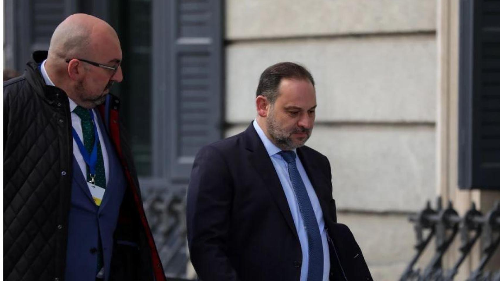 El juez Pedraz llama a declarar a los exjefes de gabinete de Teresa Ribera y Reyes Maroto por la trama de hidrocarburos