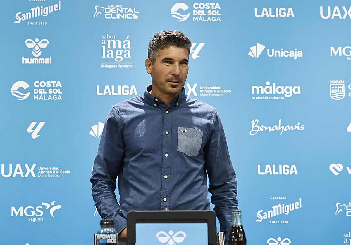 Funes y su tratado de filosofía en la sala de prensa
