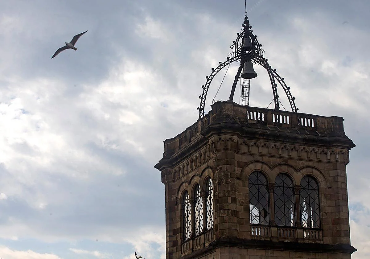 La UB eleva el caso de Ramón Flecha, acusado de acoso sexual, a Fiscalía y quiere personarse como acusación particular