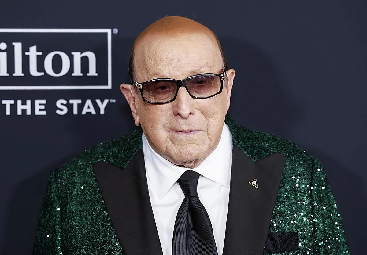 Muere a los 94 años Clive Davis, el visionario que descubrió a Whitney Houston