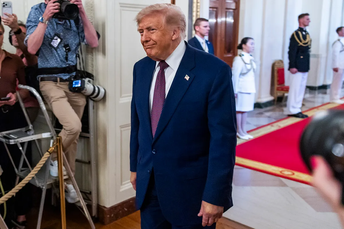 Trump afirma que EEUU tiene el "control total" del estrecho de Ormuz