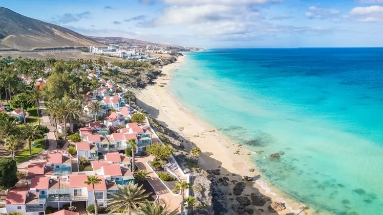 Las islas españolas a las que no recomiendan viajar este verano por su presión turística