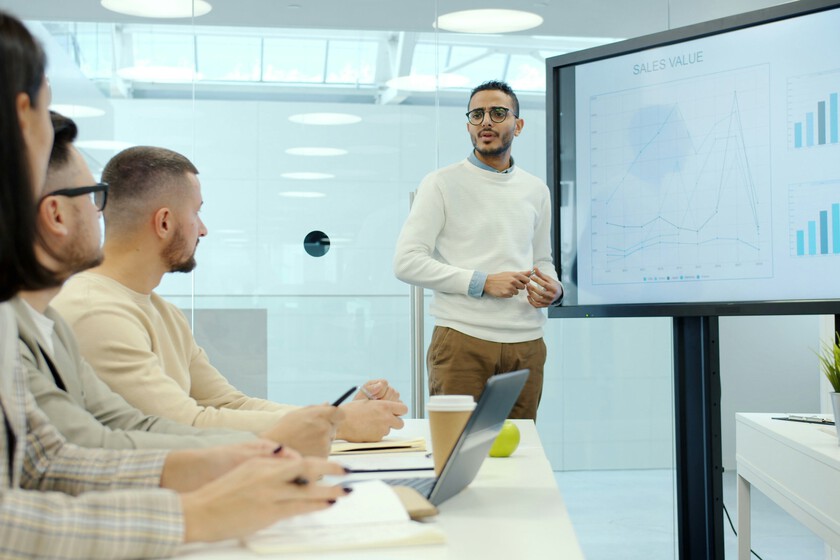 Los psicólogos coinciden: no basta con trabajar mucho, es más importante llevarse bien con el jefe