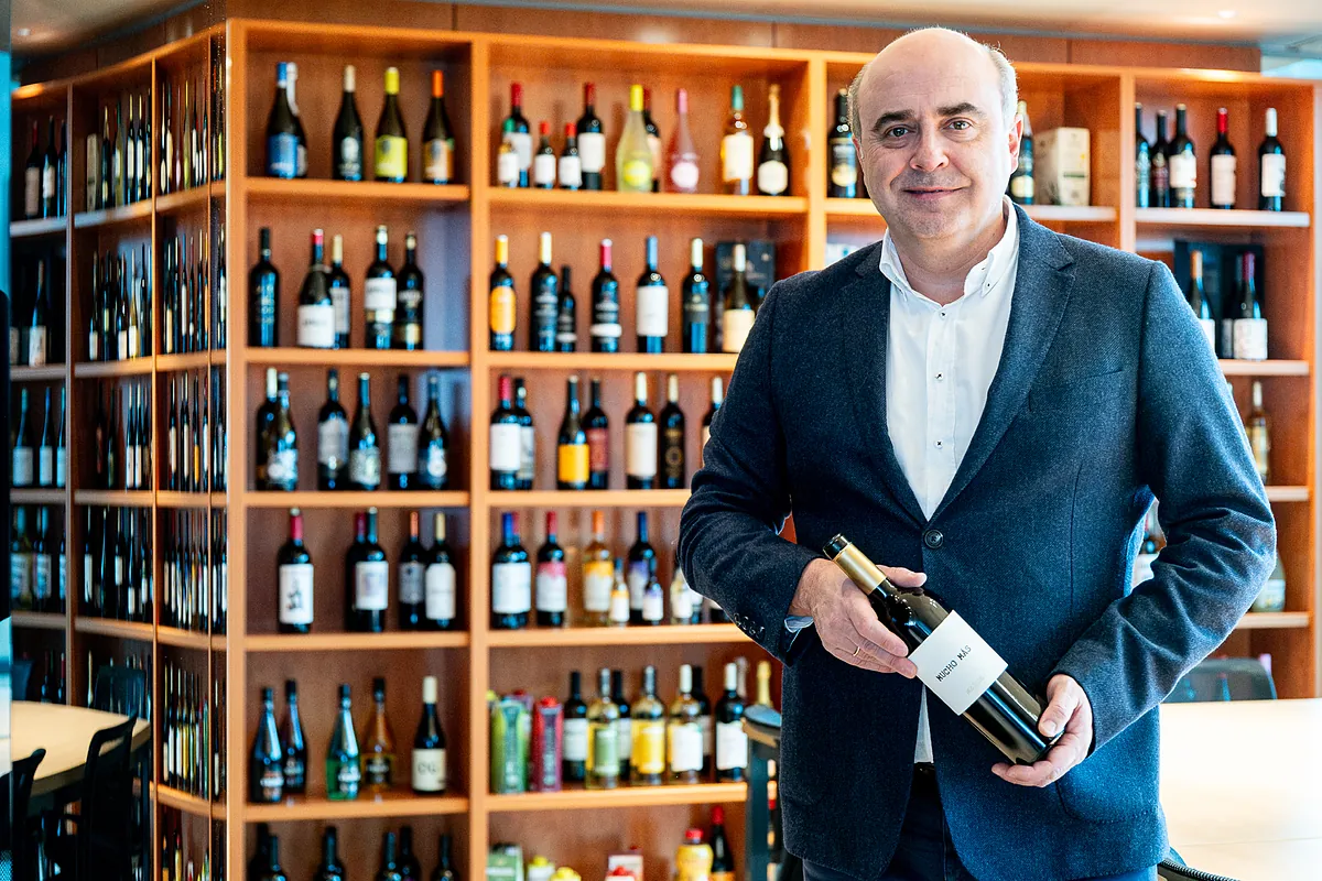 Félix Solís explora compras tras batir su récord de ventas