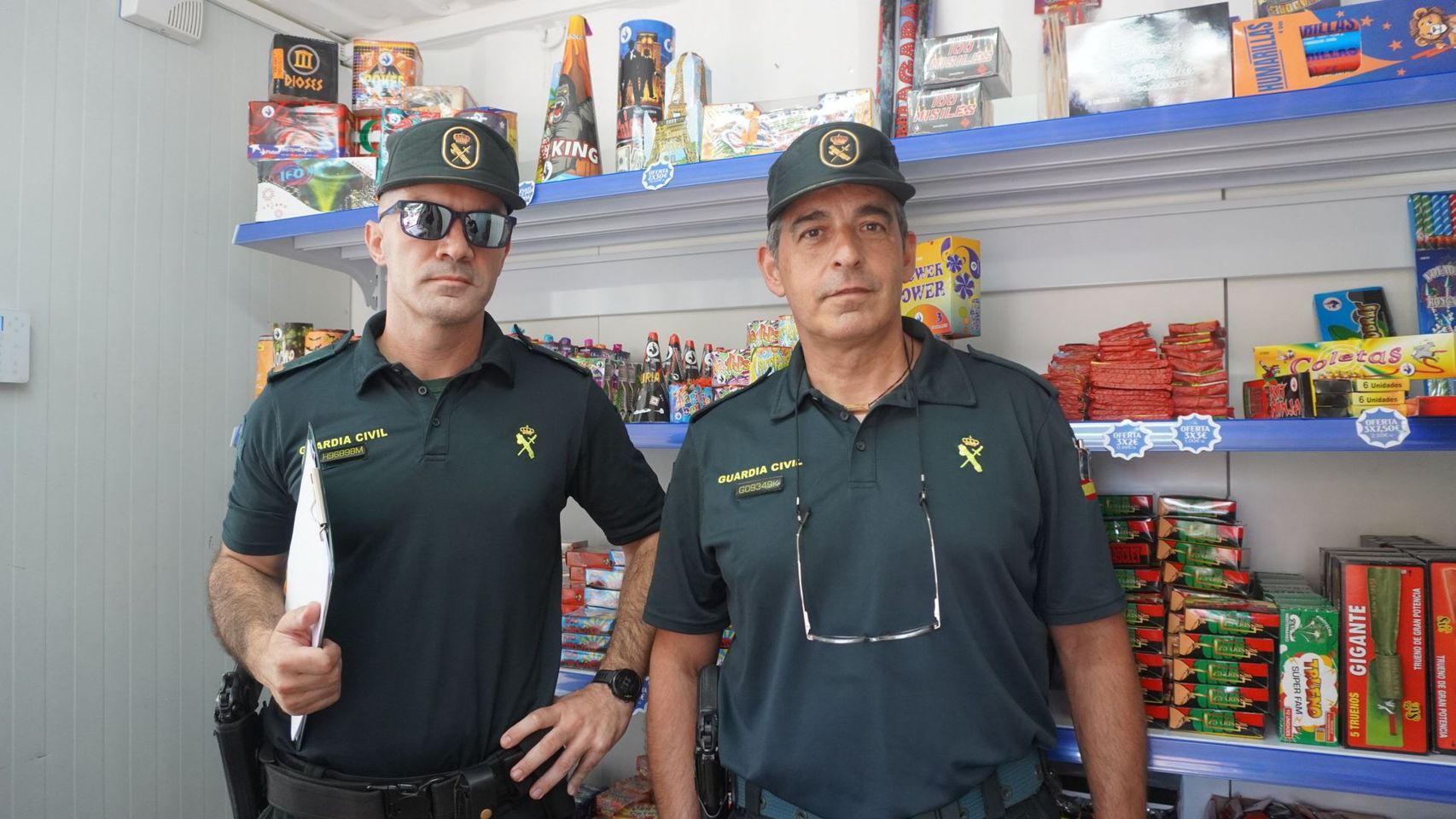 Los guardianes de la pólvora en Alicante: "Siempre llevamos el chip de la seguridad puesto"