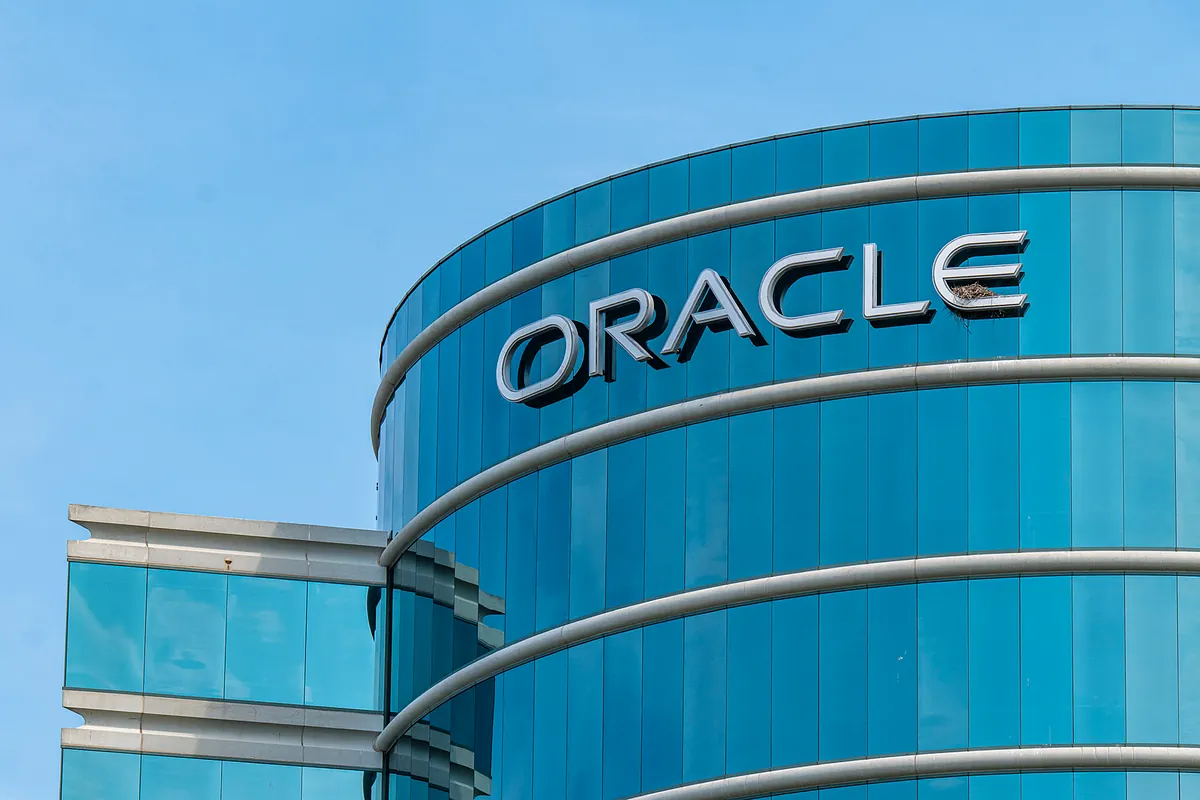 Oracle recortó 21.000 empleos en su último año fiscal por la adopción de la IA