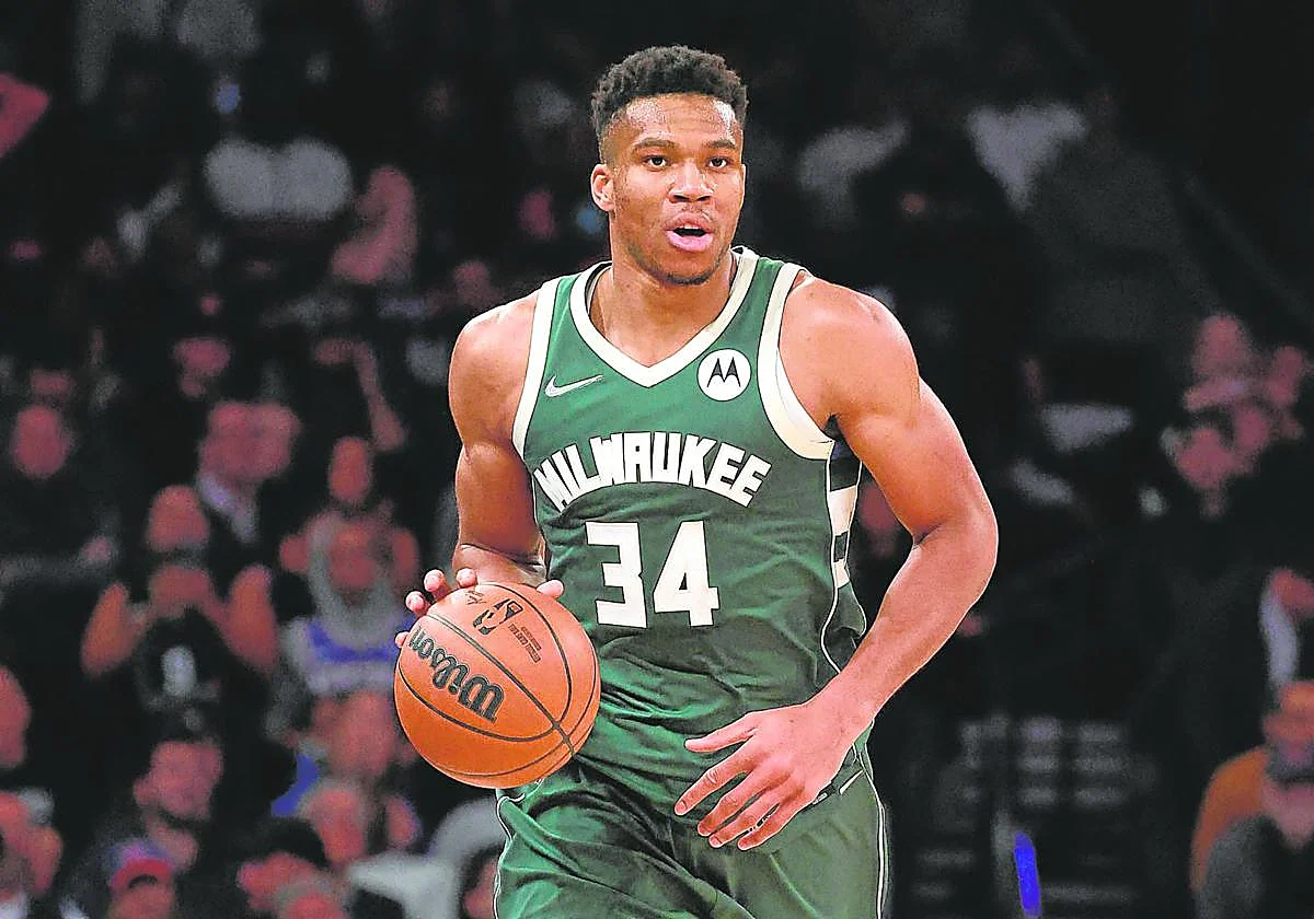 Giannis Antetokounmpo pone patas arriba la NBA