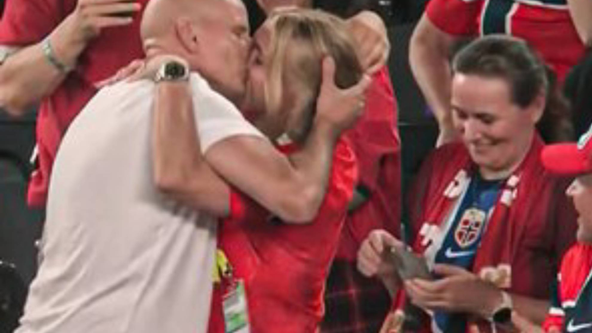 El beso viral del Mundial tiene una historia de muerte y resurrección: "Prepararon mi funeral"