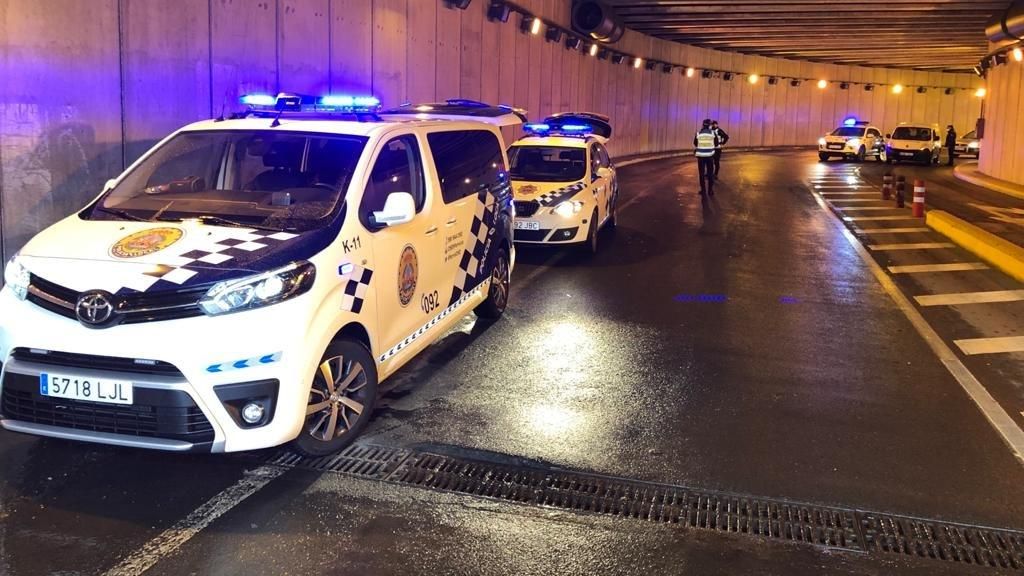 La Policía Local de Ferrol identifica a varios menores por actos vandálicos en un colegio