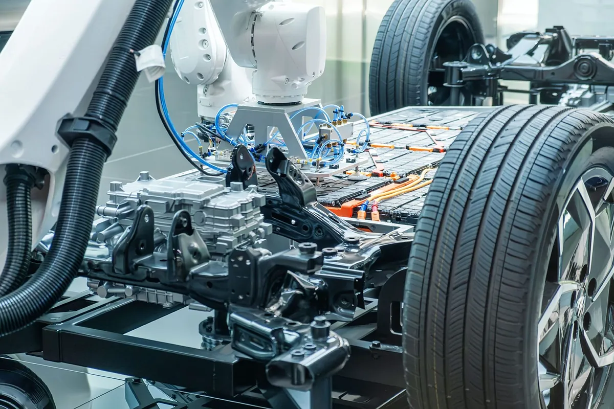La producción de coches caerá en 2026 por la adaptación al coche eléctrico