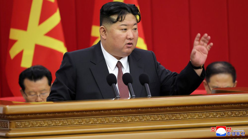 Kim Jong-un anuncia que reforzará el arsenal nuclear y la construcción de un crucero estratégico lanzamisiles