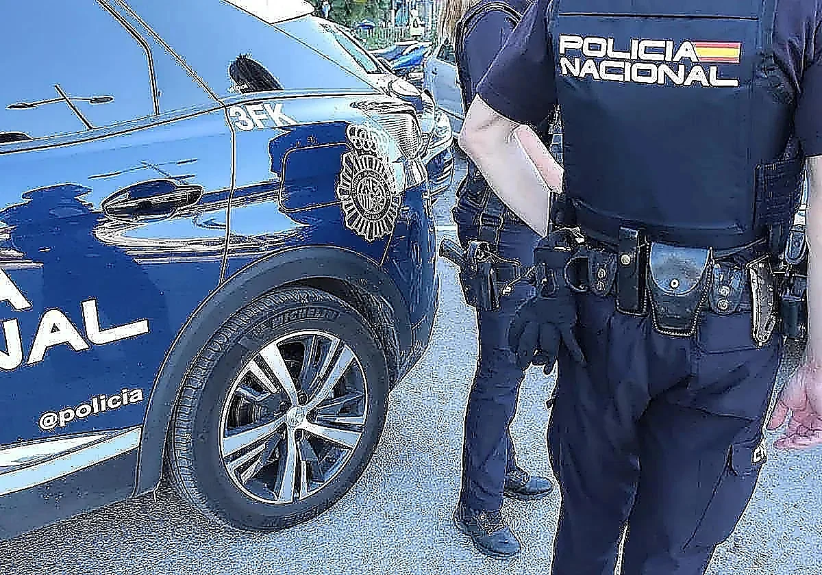 Malaga police search for violent robbery perpetrators who held jewellery shop owners at gunpoint