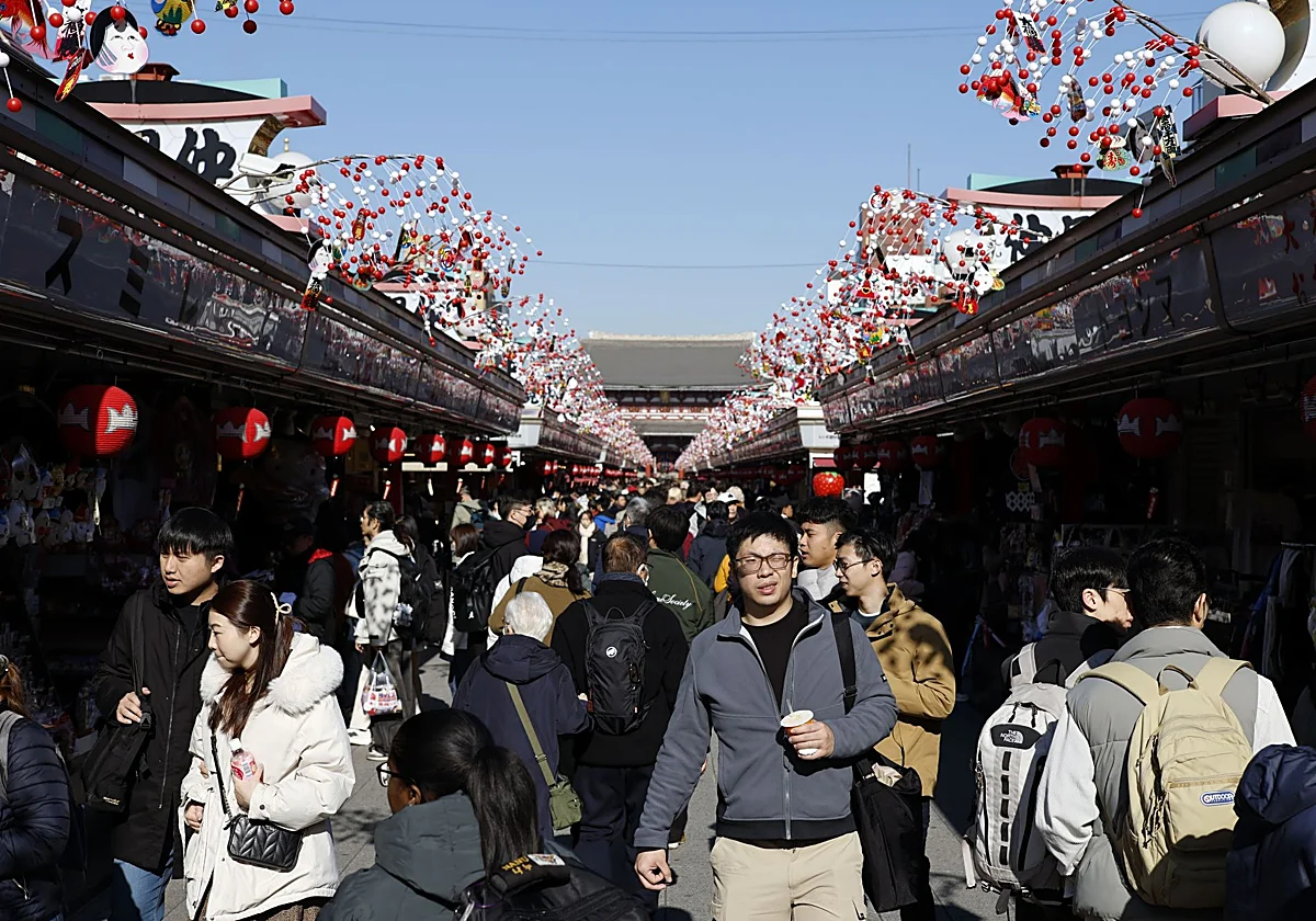 Japón quintuplica los costes de los visados para frenar el turismo