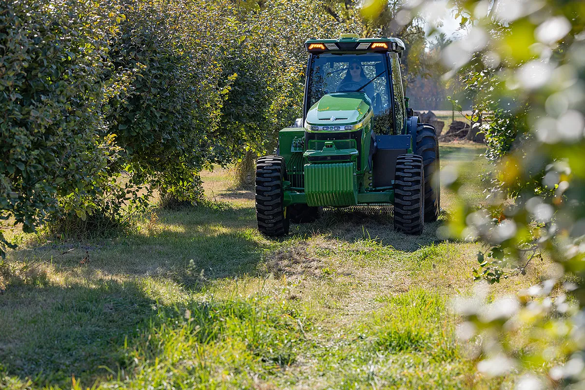 John Deere: IA y tractores eléctricos para descarbonizar el campo