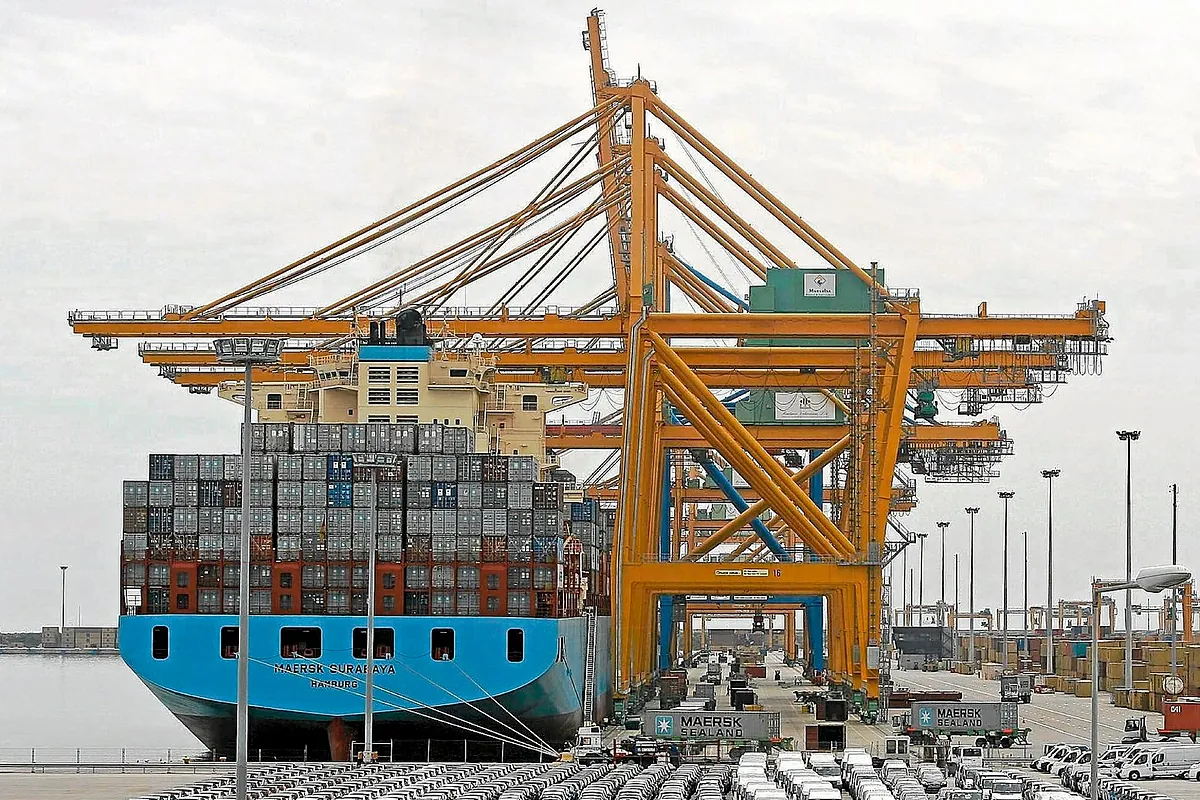 España burla el caos de la guerra y marca unas exportaciones récord de 34.300 millones en abril