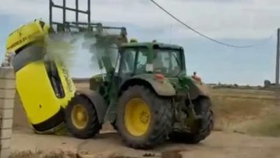 Detenido por embestir y volcar con un tractor el coche de un cobrador de deudas en un pueblo de León