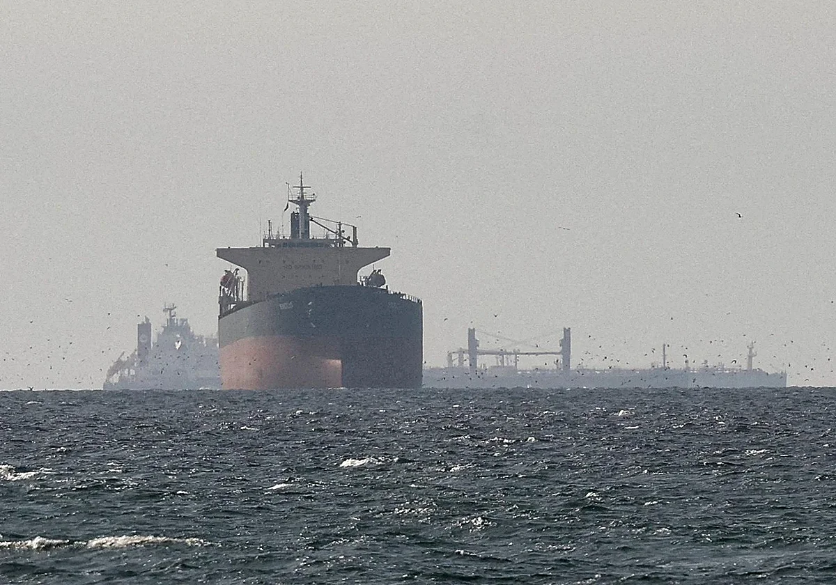 El petróleo cae a mínimos desde que estalló la guerra en Irán